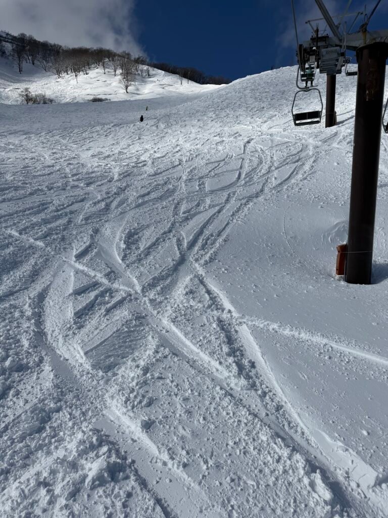 Groomed run and chairlift in Hakuba