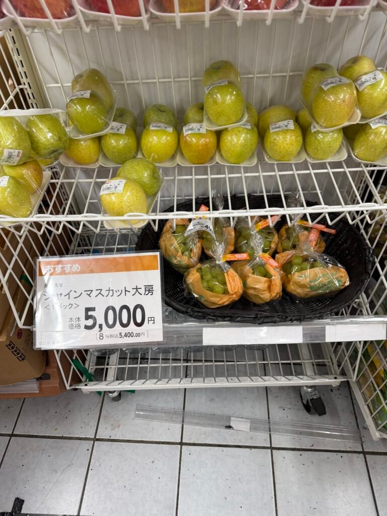 Shine Muscat grapes priced at 5,000 yen at a Niseko grocery store